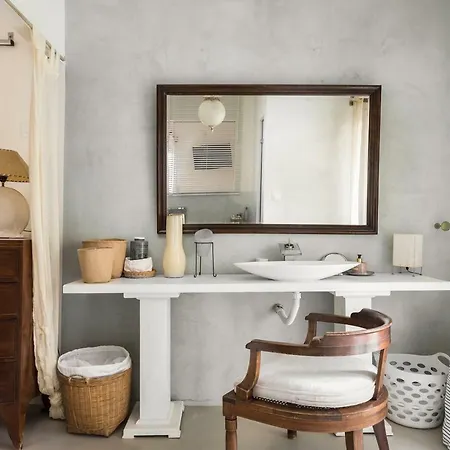 Classy Lux W/ Sea View, Garden, Parking Apartment