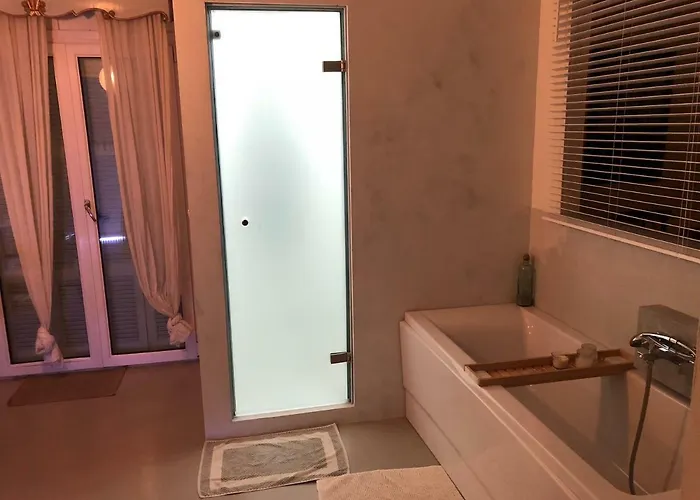 Classy Lux W/ Sea View, Garden, Parking Apartament
