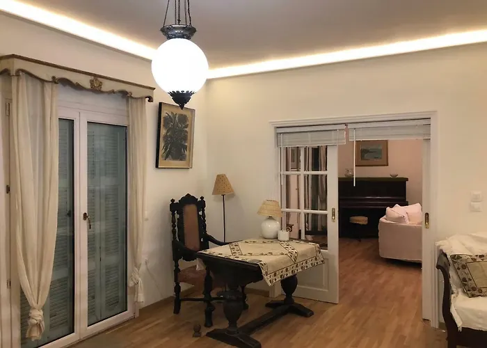 Classy Lux W/ Sea View, Garden, Parking アパート