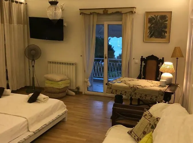 Classy Lux W/ Sea View, Garden, Parking アパート *